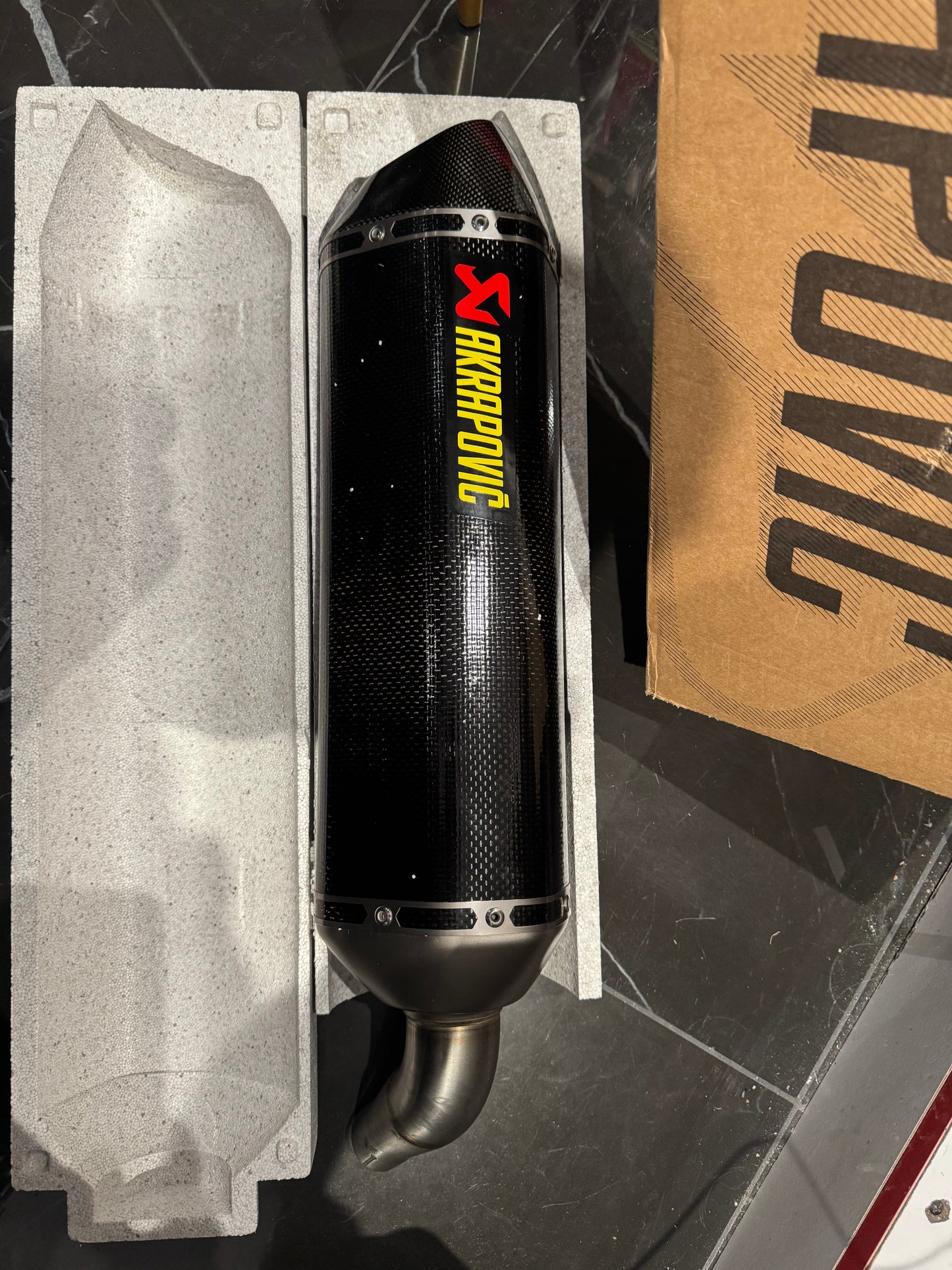 Silencieux échappement akrapovic